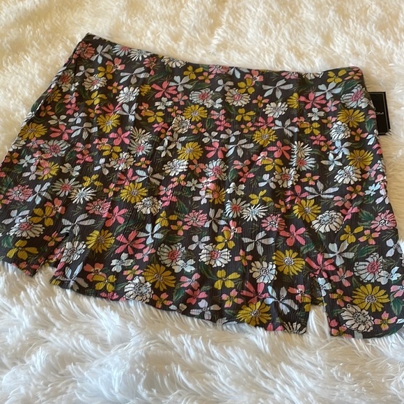Volcom Happy Dazee Skirt size Medium / 8 - Picture 8 of 10